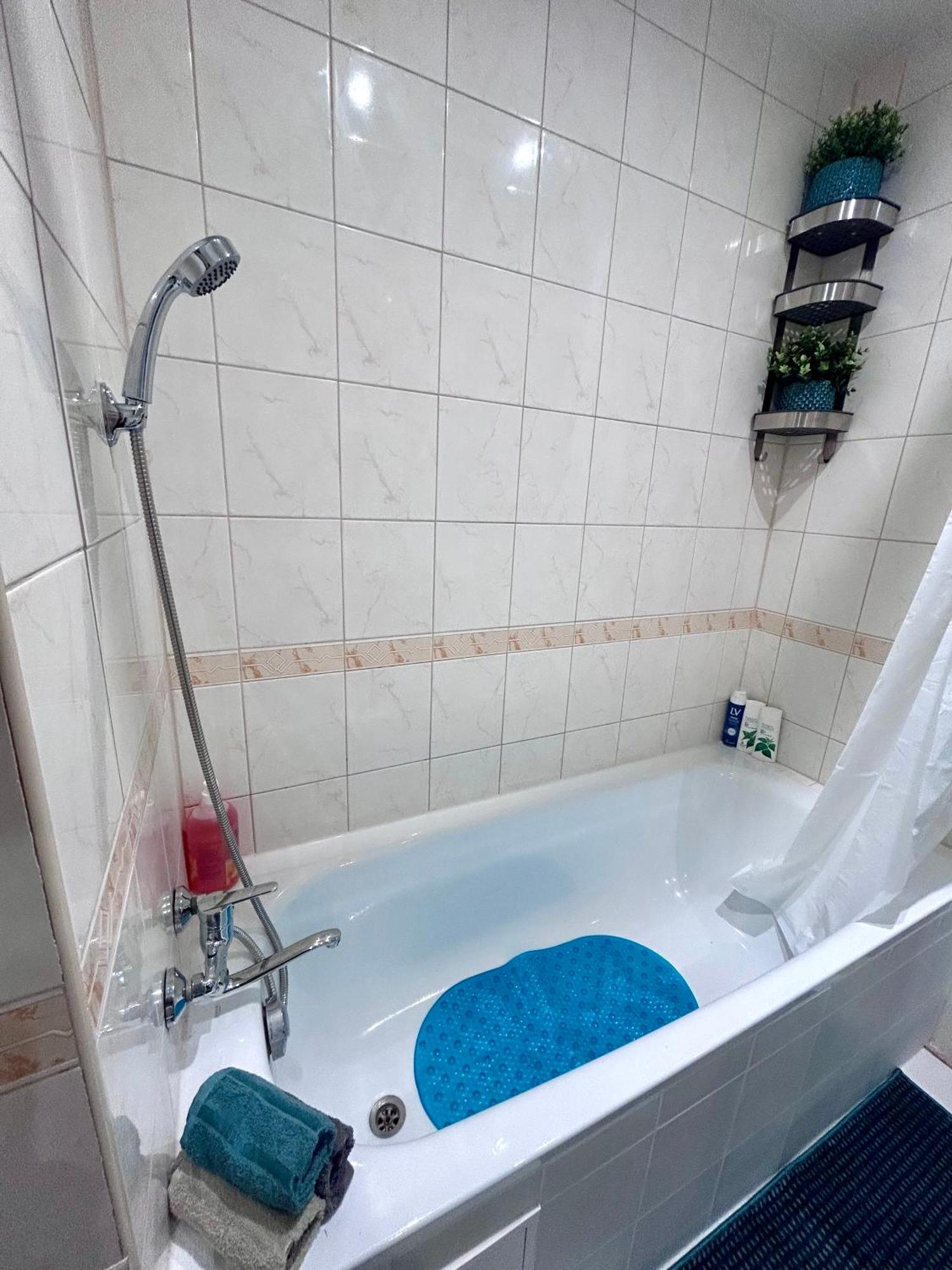 Stella's Airport - Near Airport And Bus Station - Near Tram, Bus And Train Stops - Free Wifi, Parking And Netflix - Bath - New Renovation Tallinn
