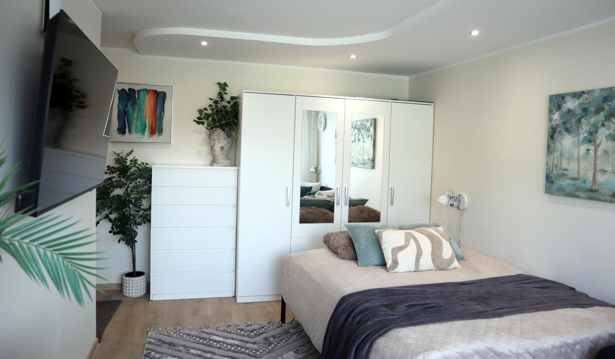 Stella's Airport - Near Airport And Bus Station - Near Tram, Bus And Train Stops - Free Wifi, Parking And Netflix - Bath - New Renovation Dzīvoklis *