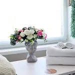 Stella\'S Tallinn Airport Apartment - Near Tallinn Airport And Tallinn Bus Station - Near Tram, Bus And Train Stops - Free Wifi, Parking And Netflix - Bath - New Renovation