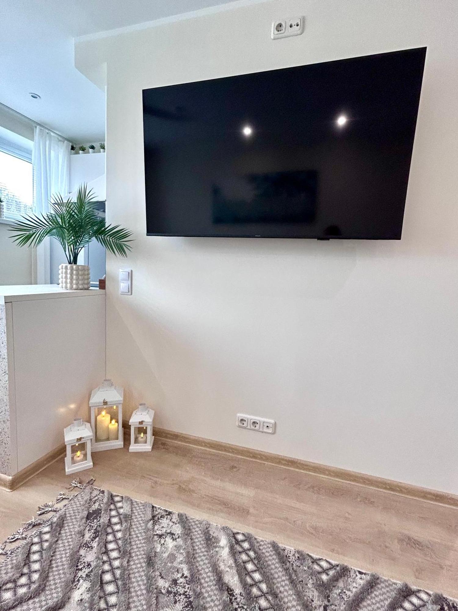 Stella's Airport - Near Airport And Bus Station - Near Tram, Bus And Train Stops - Free Wifi, Parking And Netflix - Bath - New Renovation *