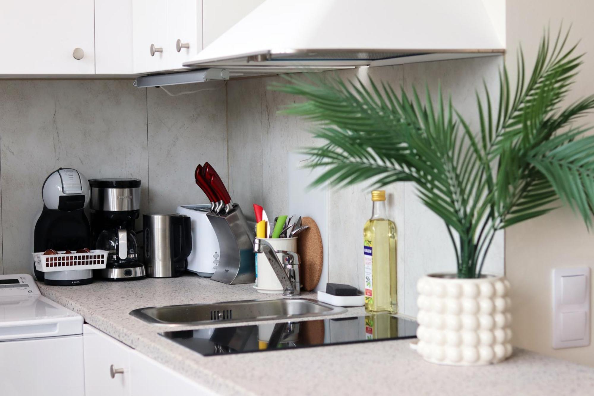 Appartamento Stella's Airport - Near Airport And Bus Station - Near Tram, Bus And Train Stops - Free Wifi, Parking And Netflix - Bath - New Renovation Reval